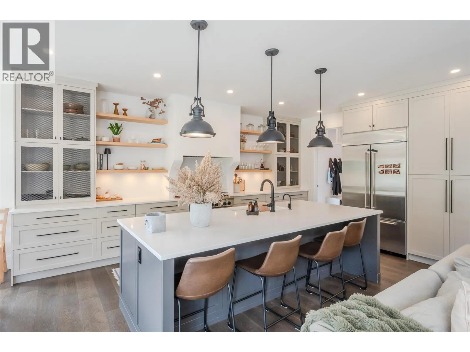 6709 VICTORIA Road Unit# 21
