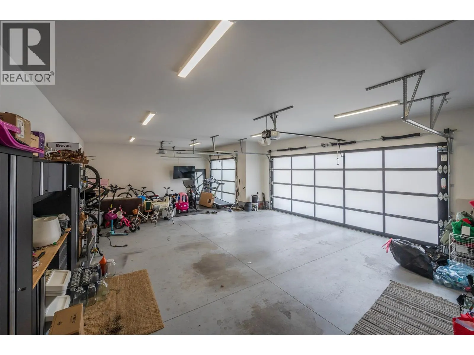 6709 VICTORIA Road Unit# 21