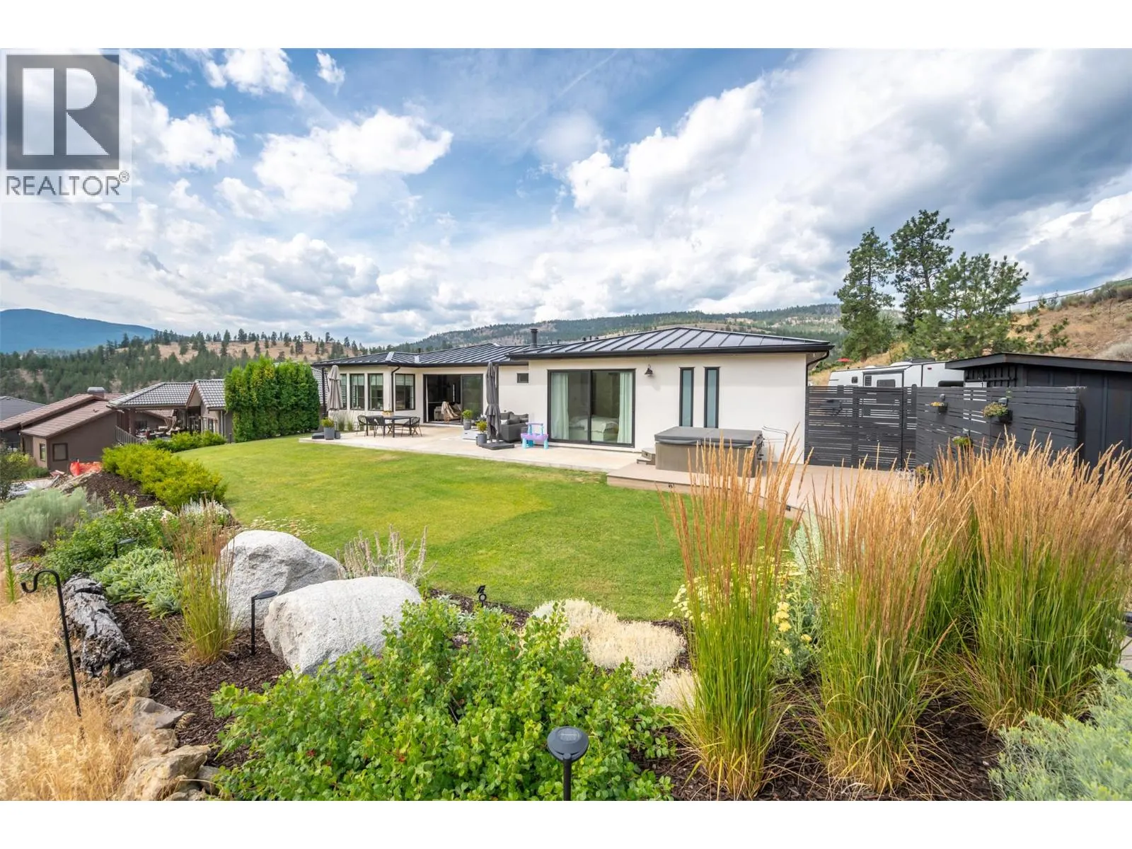 6709 VICTORIA Road Unit# 21