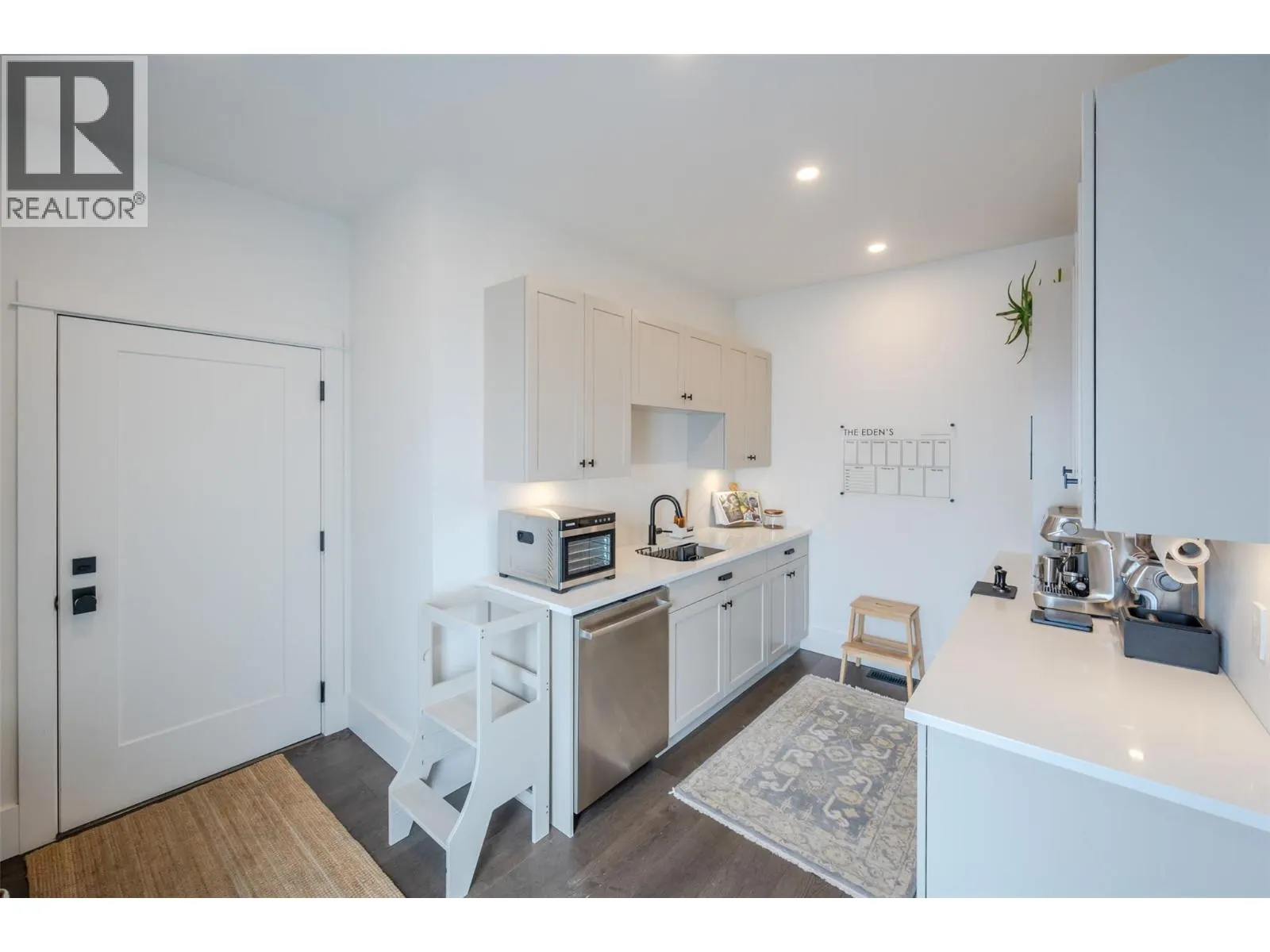 6709 VICTORIA Road Unit# 21