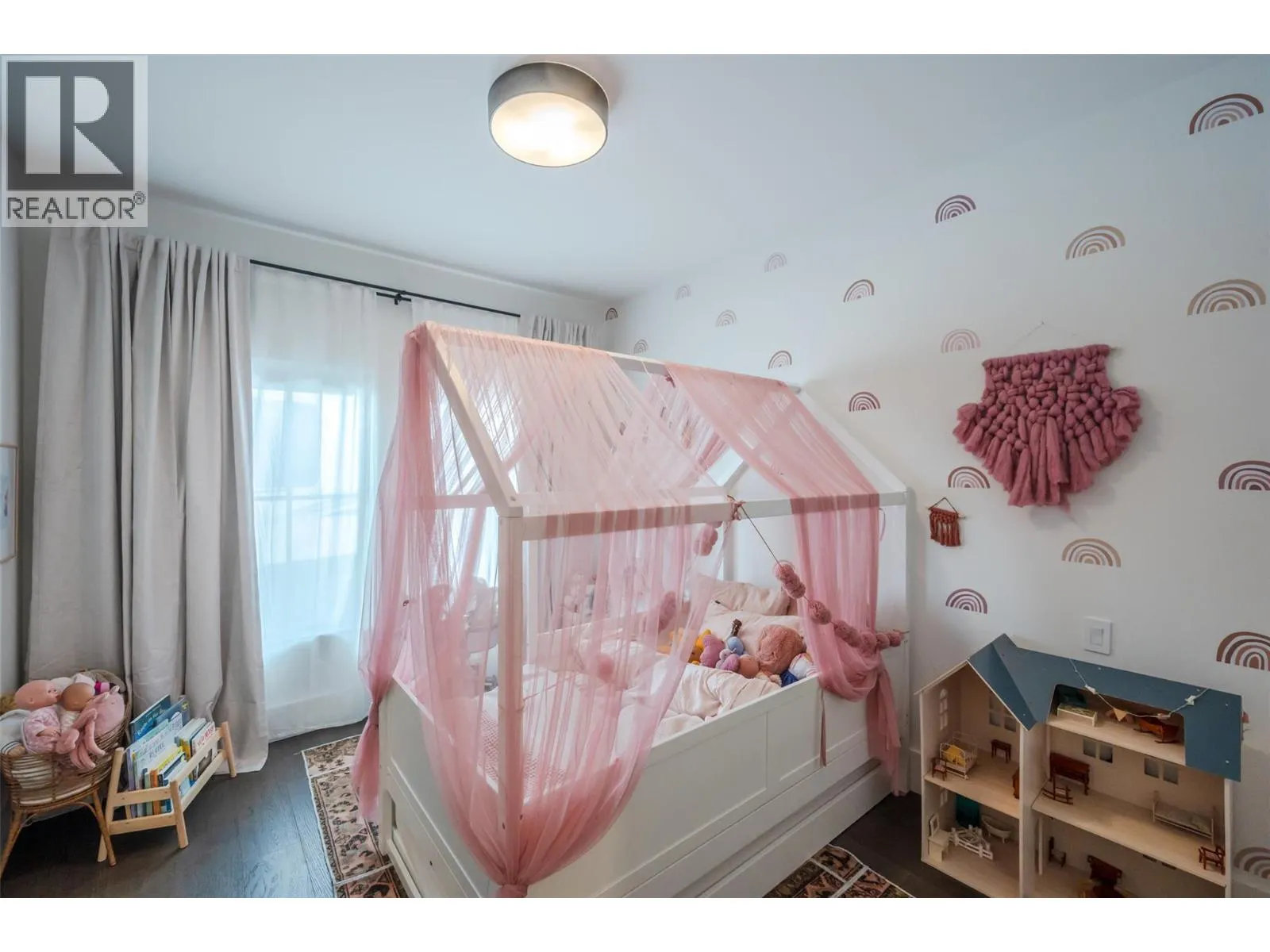 6709 VICTORIA Road Unit# 21