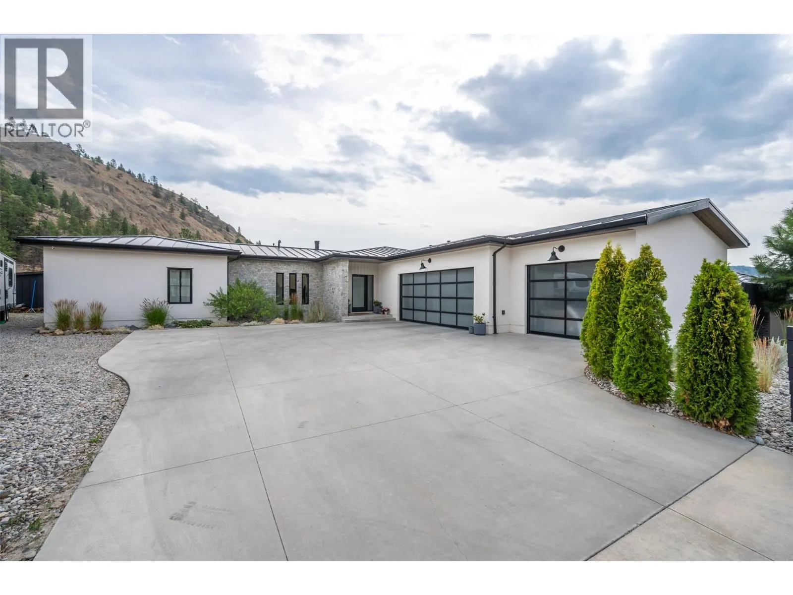 6709 VICTORIA Road Unit# 21
