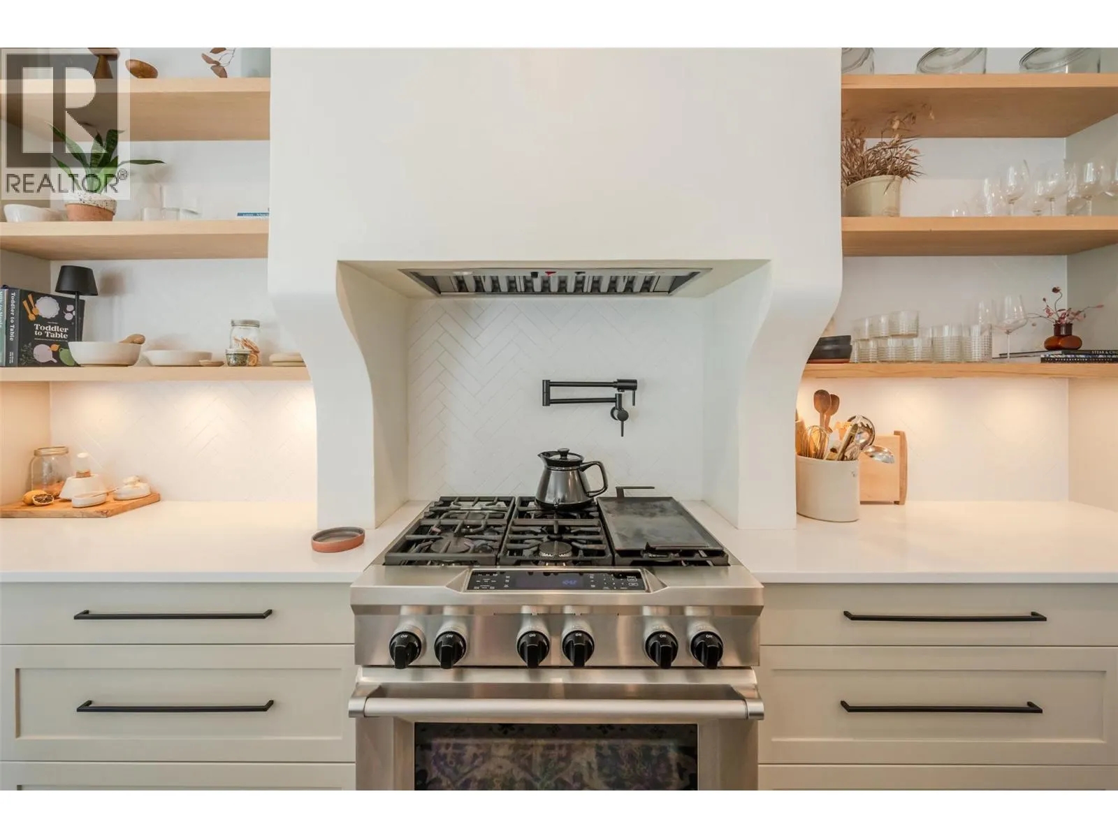 6709 VICTORIA Road Unit# 21