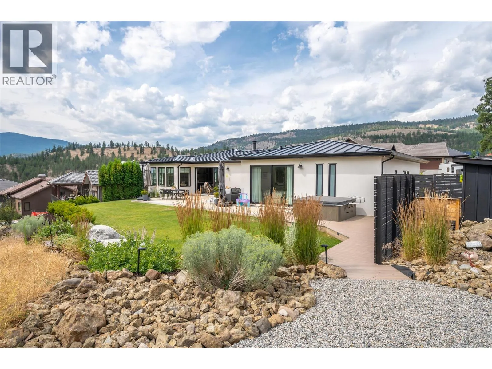 6709 VICTORIA Road Unit# 21