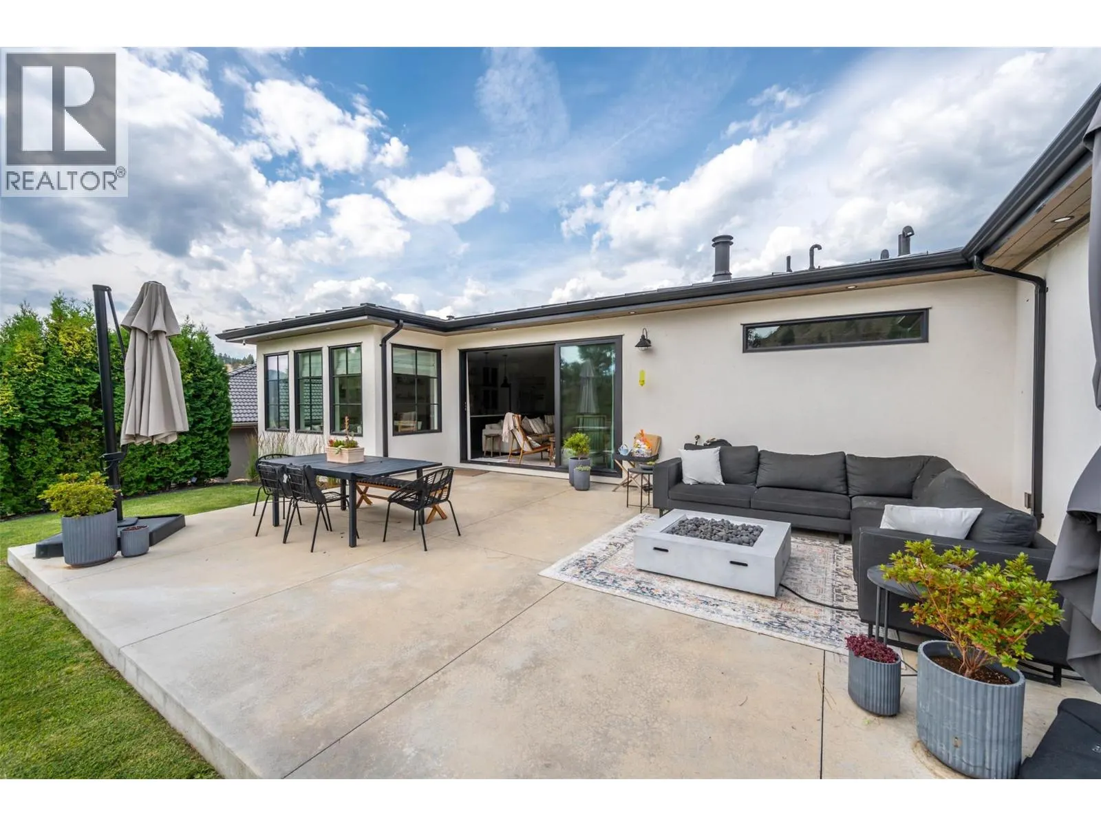 6709 VICTORIA Road Unit# 21