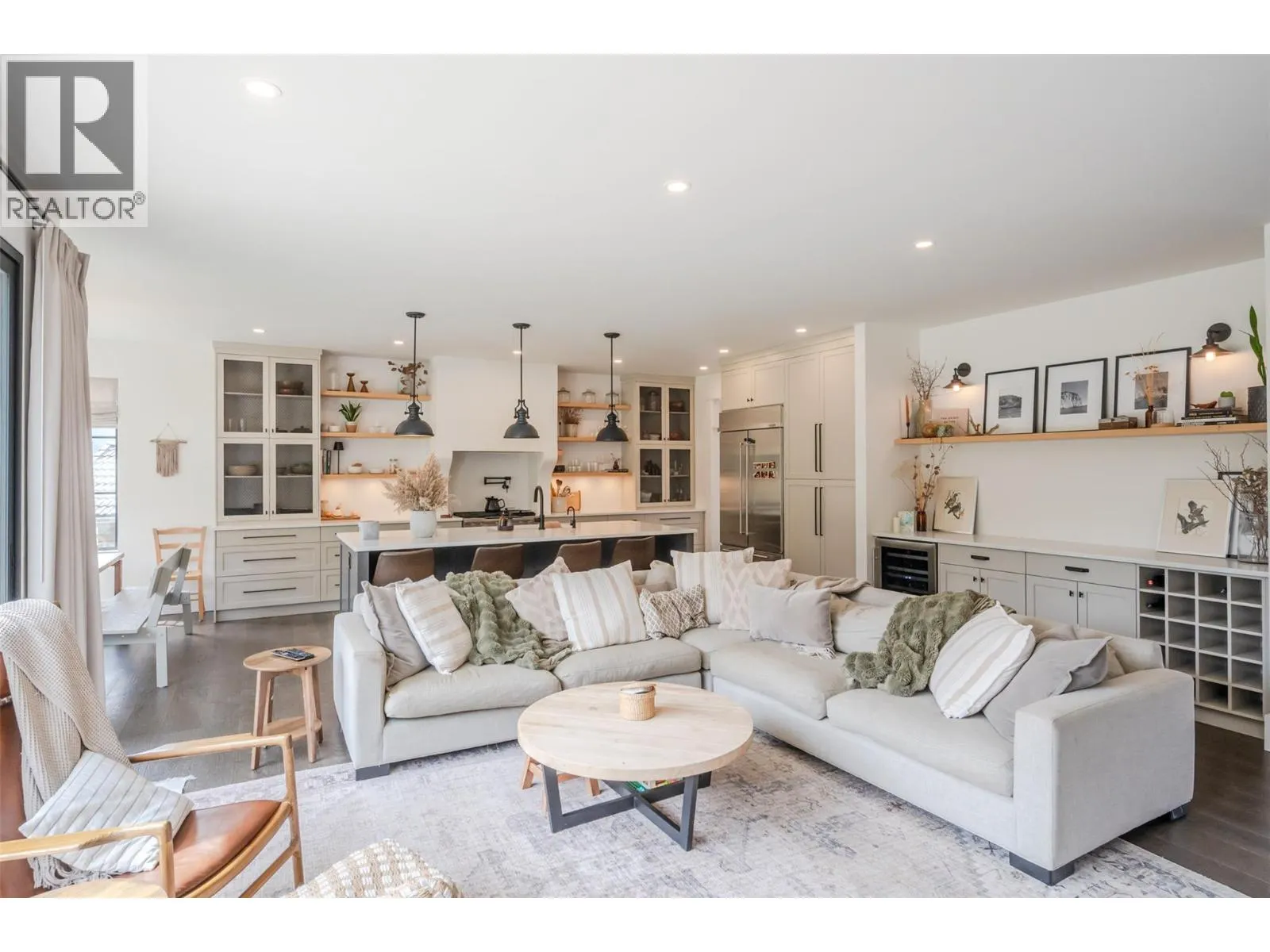 6709 VICTORIA Road Unit# 21