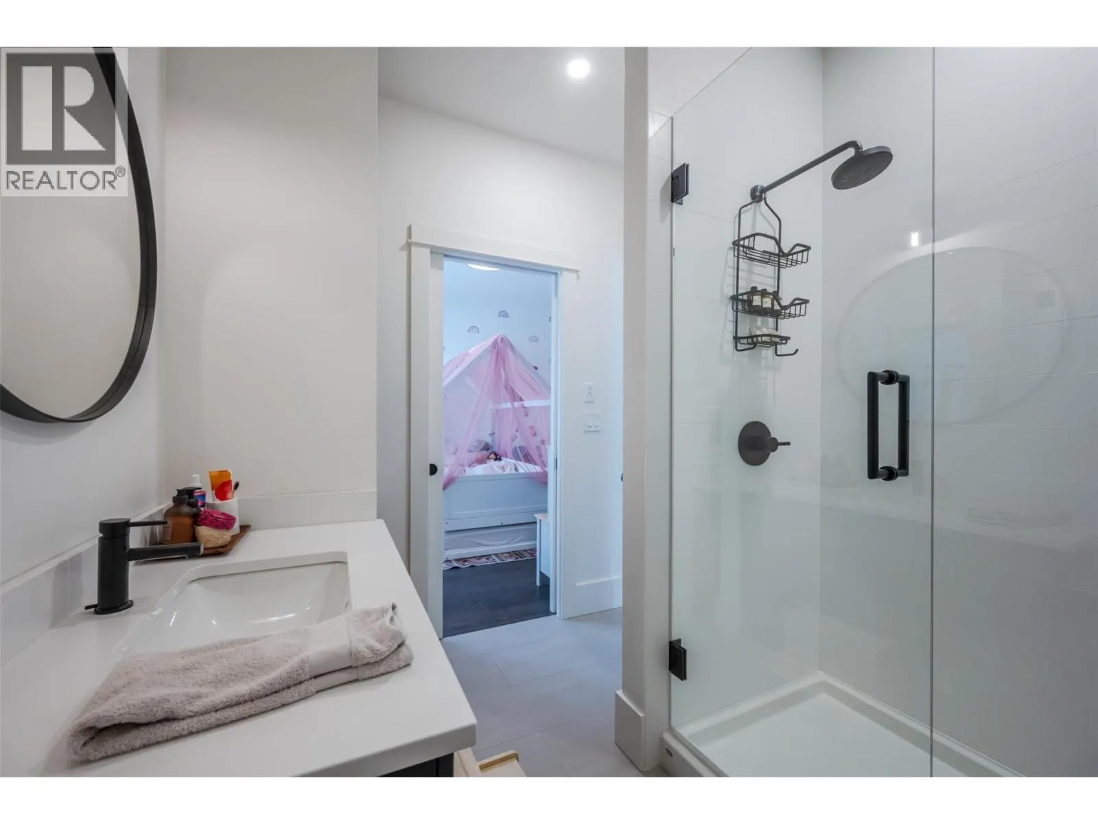 6709 VICTORIA Road Unit# 21