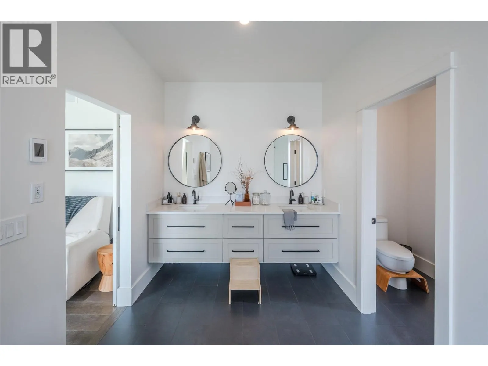 6709 VICTORIA Road Unit# 21