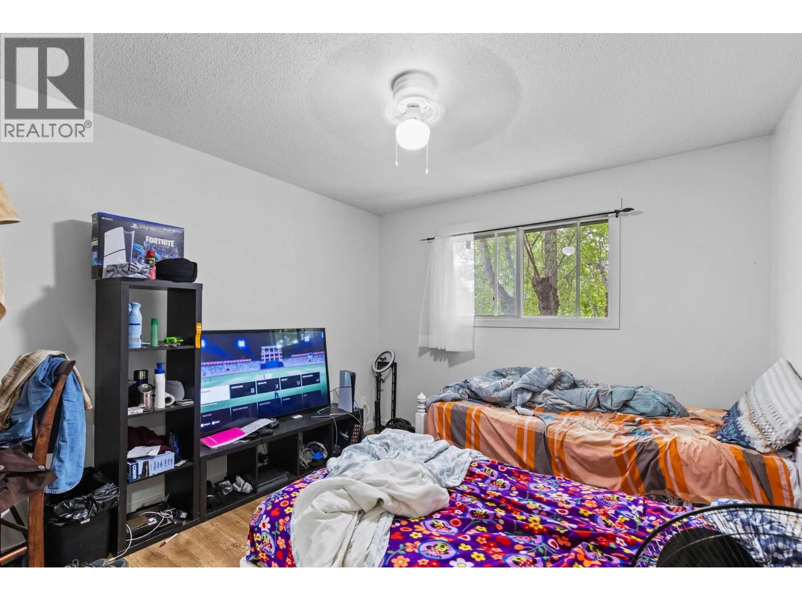 1502 32 Avenue