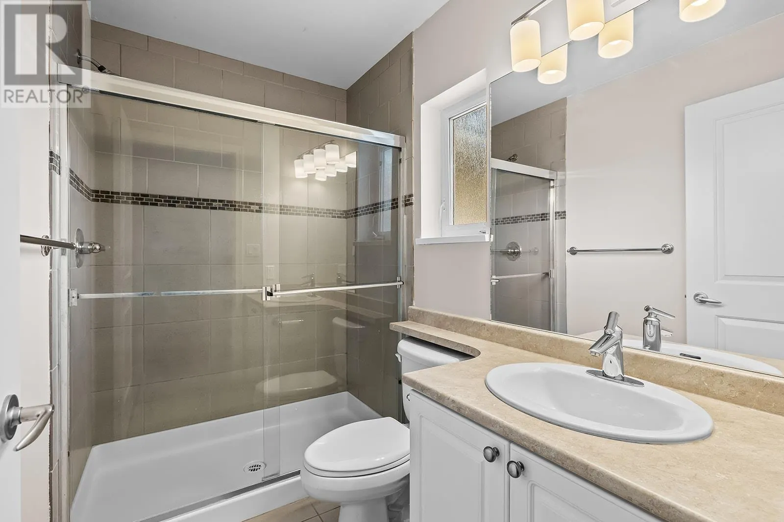 1853 Parkview Crescent Unit# 4