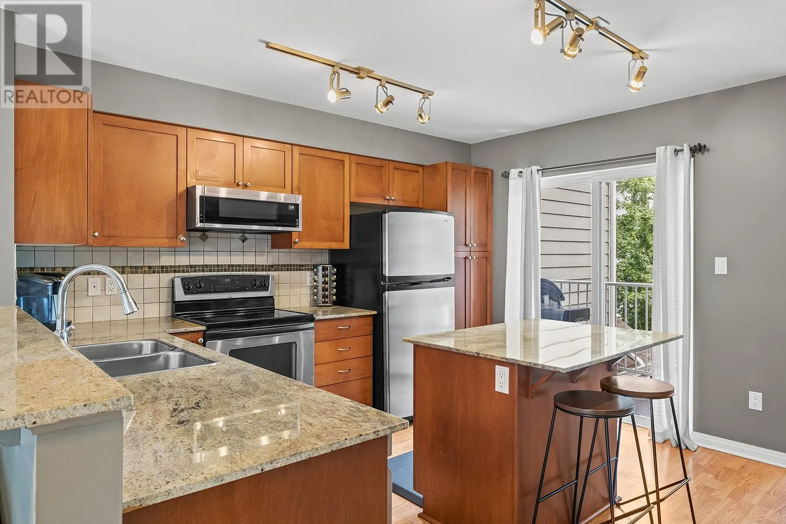 1853 Parkview Crescent Unit# 4