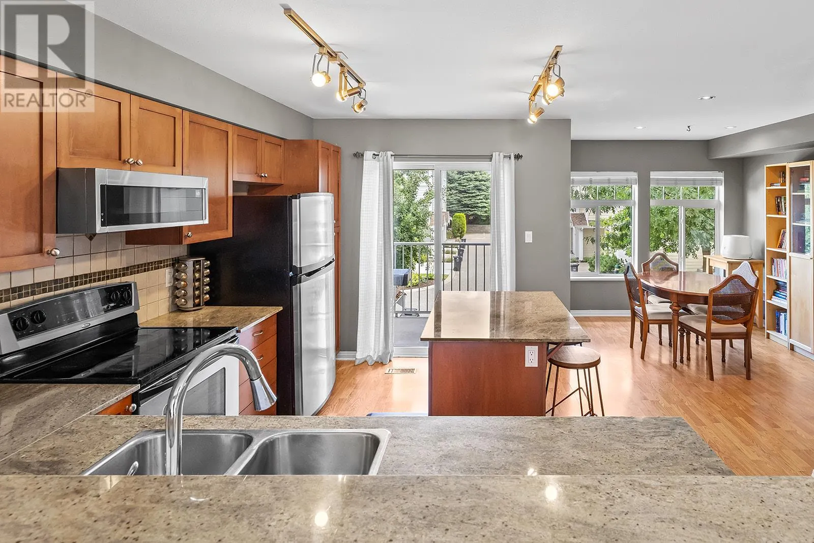 1853 Parkview Crescent Unit# 4