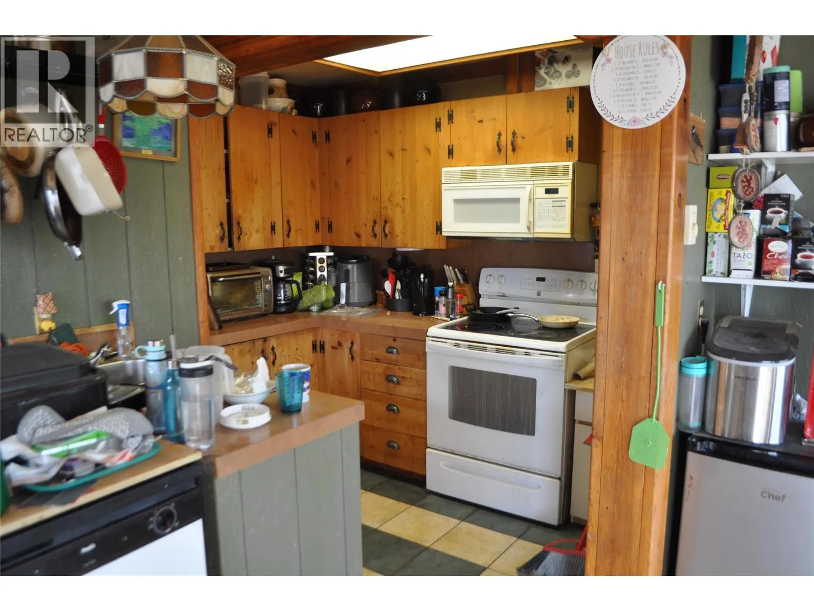 910 Pineview Drive