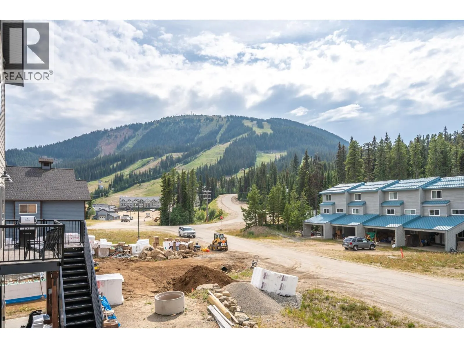 144 CLEARVIEW Crescent Unit# SL2