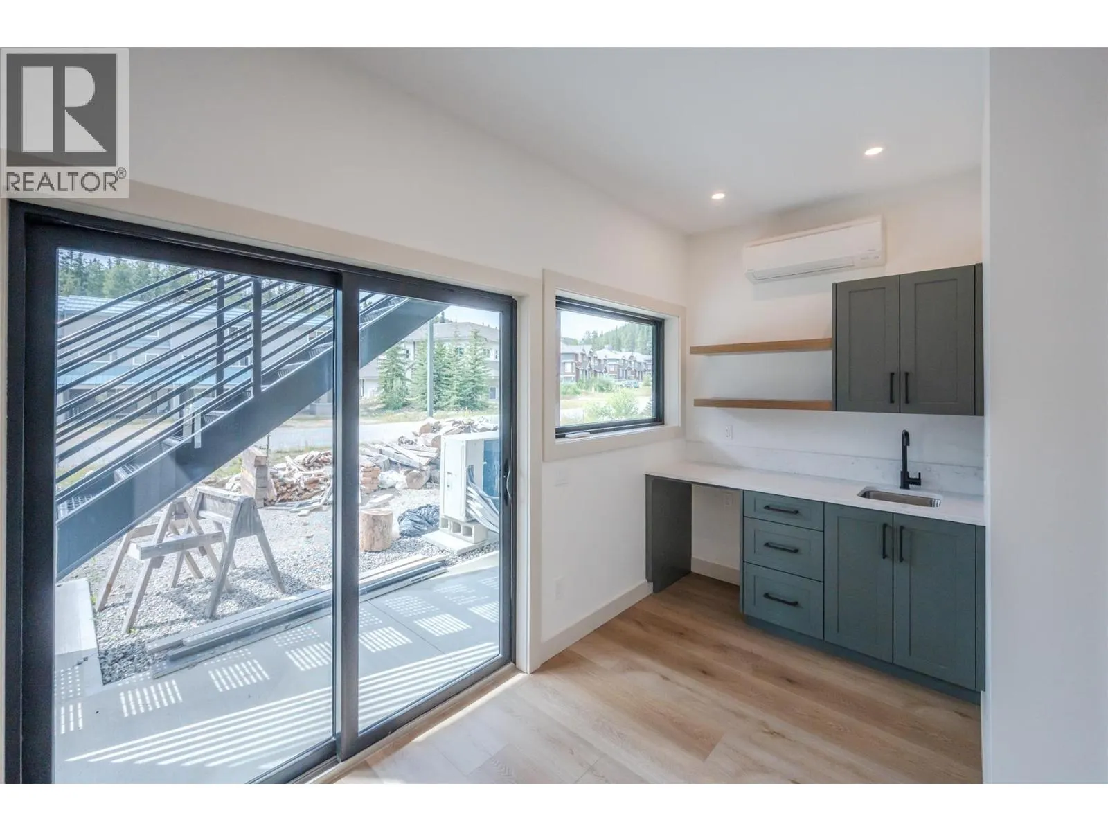 144 CLEARVIEW Crescent Unit# SL2