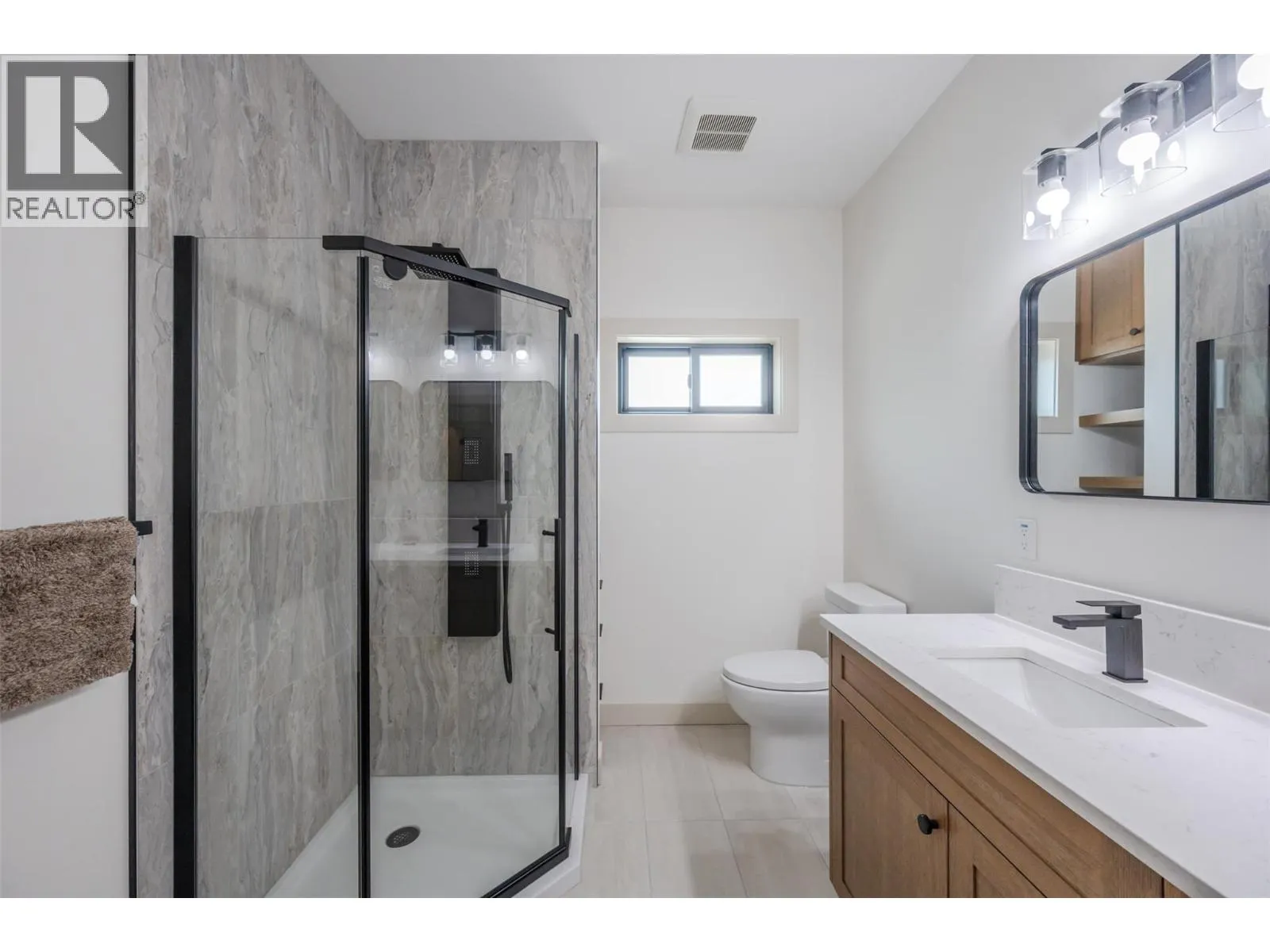 144 CLEARVIEW Crescent Unit# SL2