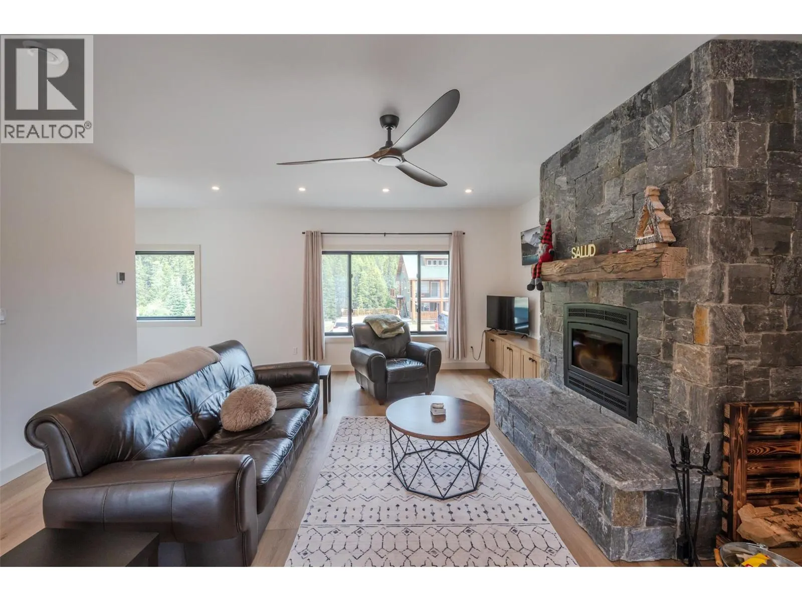 144 CLEARVIEW Crescent Unit# SL2