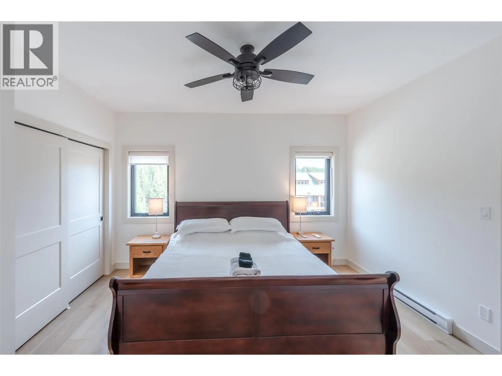 144 CLEARVIEW Crescent Unit# SL2