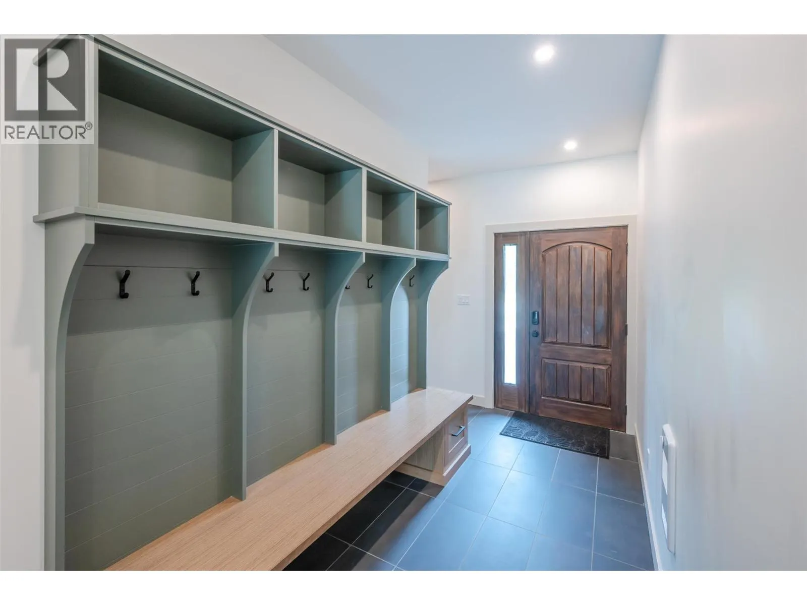 144 CLEARVIEW Crescent Unit# SL2