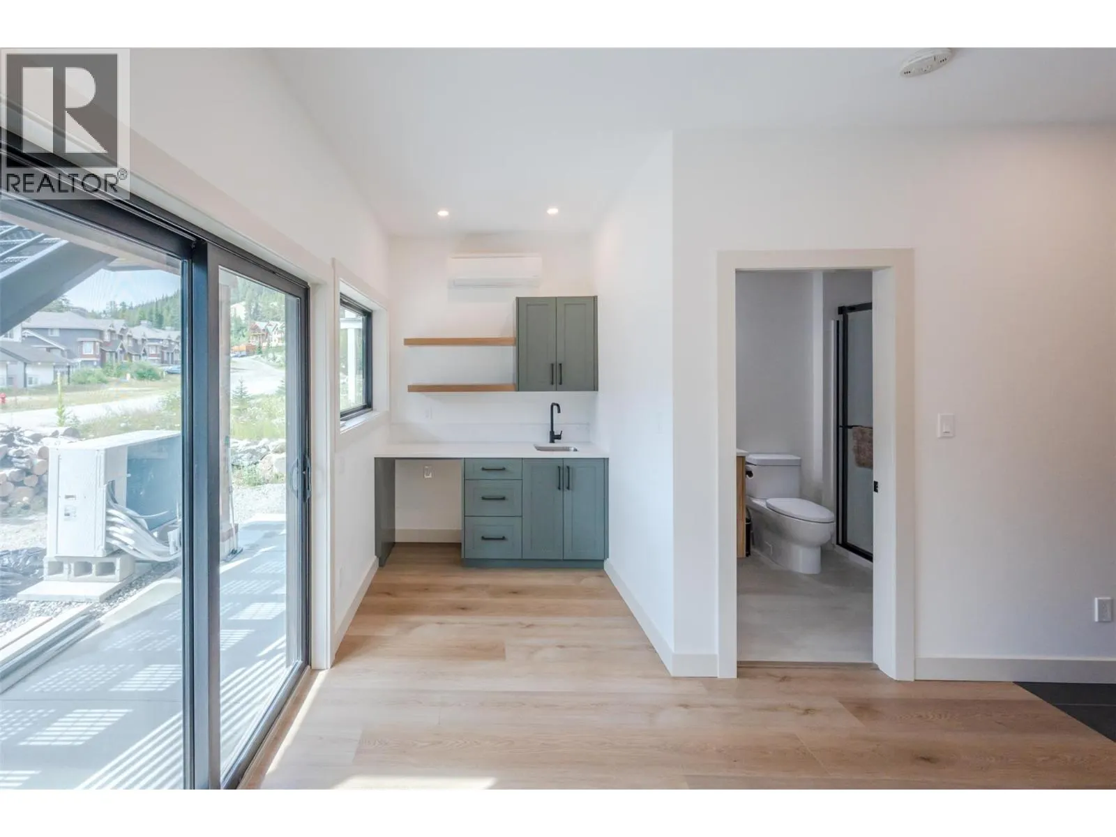 144 CLEARVIEW Crescent Unit# SL2