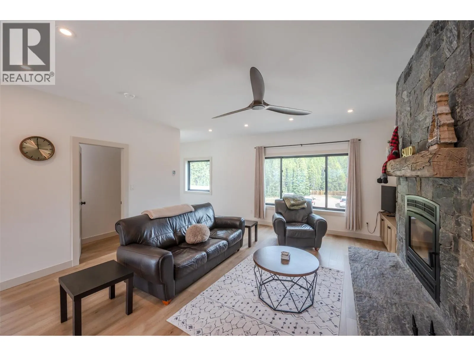 144 CLEARVIEW Crescent Unit# SL2