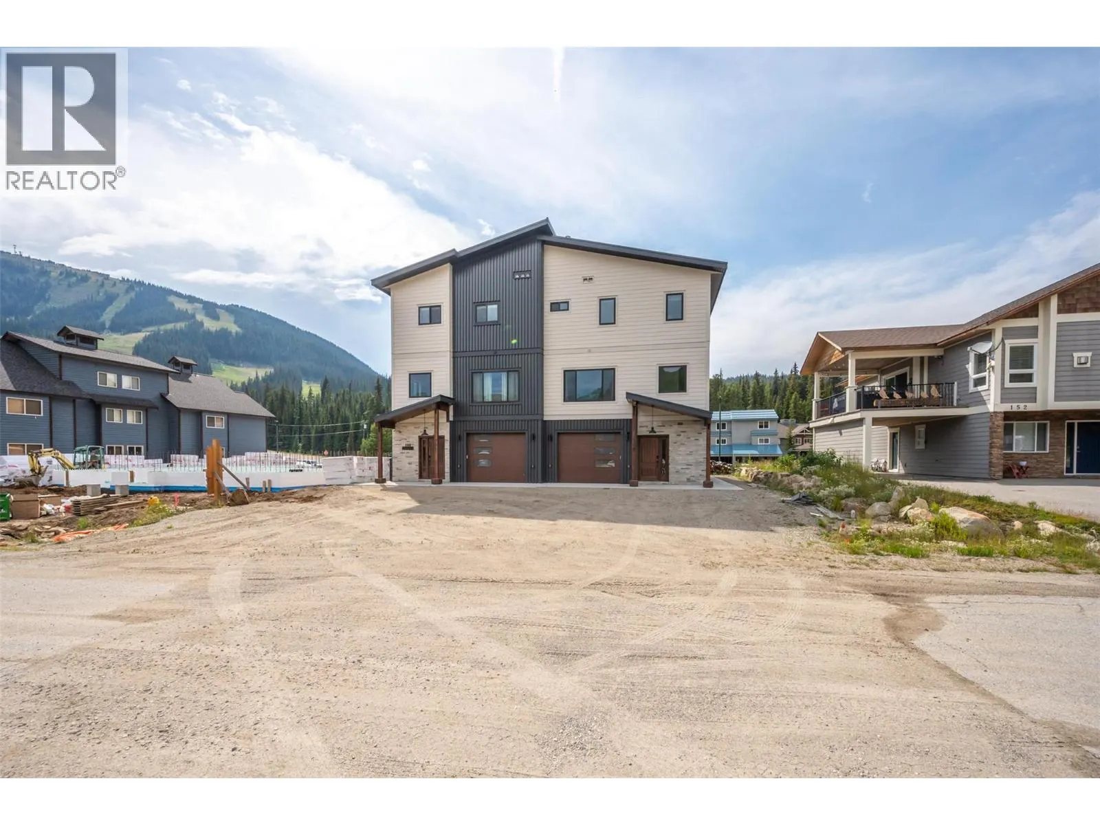 144 CLEARVIEW Crescent Unit# SL2