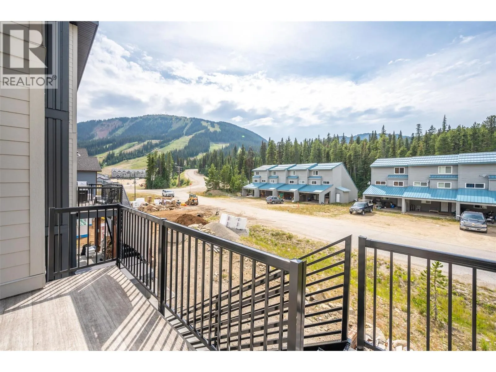 144 CLEARVIEW Crescent Unit# SL2