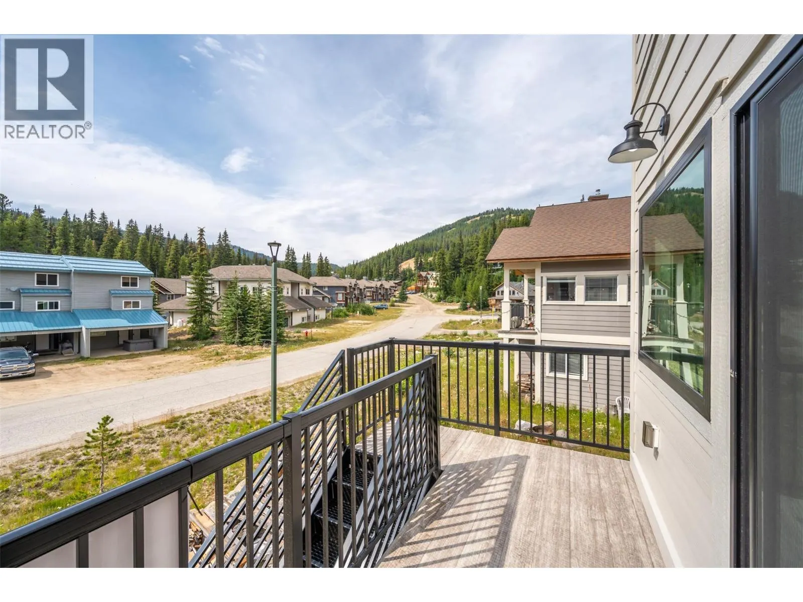 144 CLEARVIEW Crescent Unit# SL2