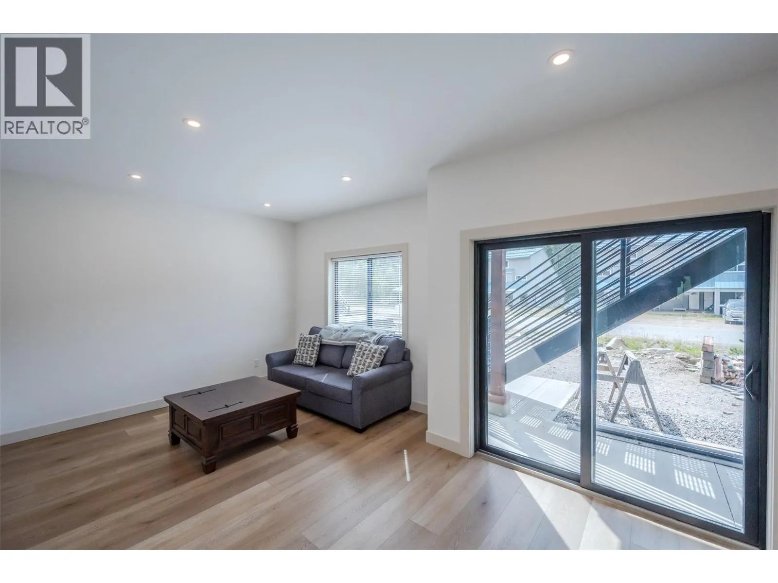 144 CLEARVIEW Crescent Unit# SL2