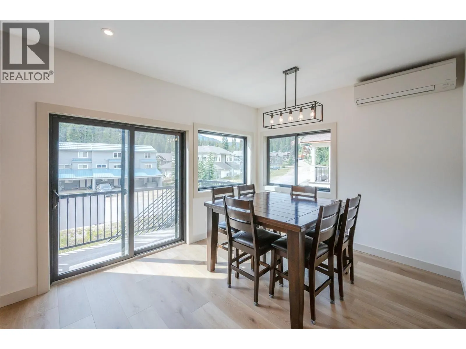 144 CLEARVIEW Crescent Unit# SL2