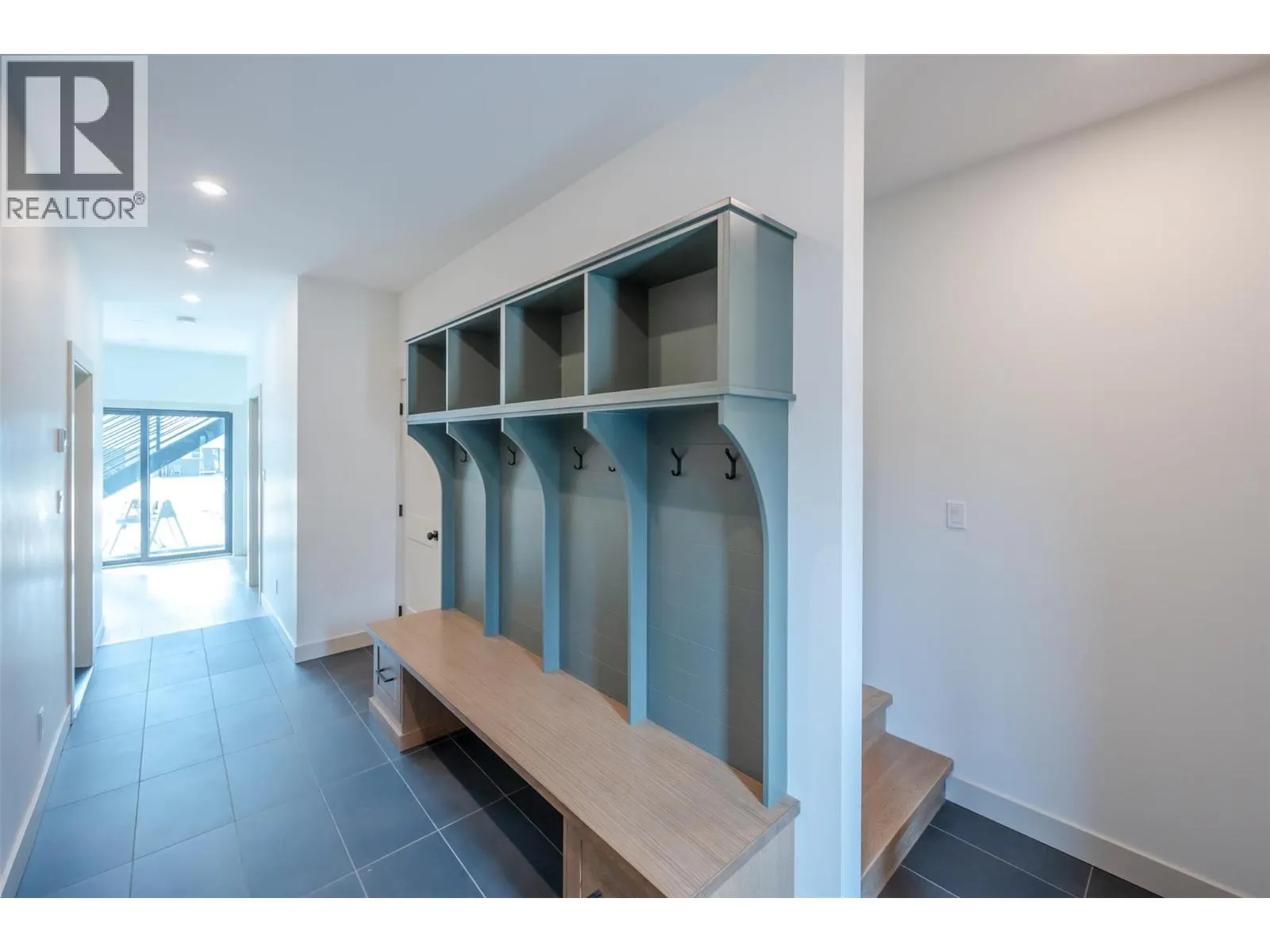 144 CLEARVIEW Crescent Unit# SL2