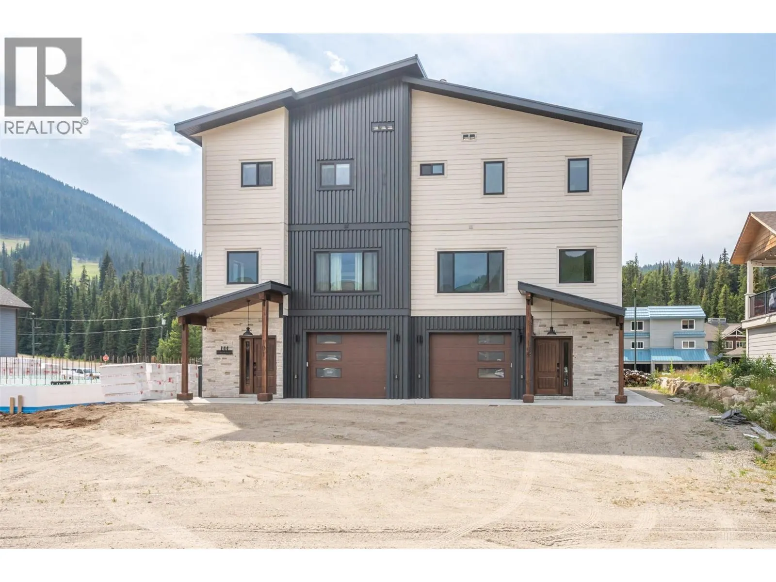 144 CLEARVIEW Crescent Unit# SL2