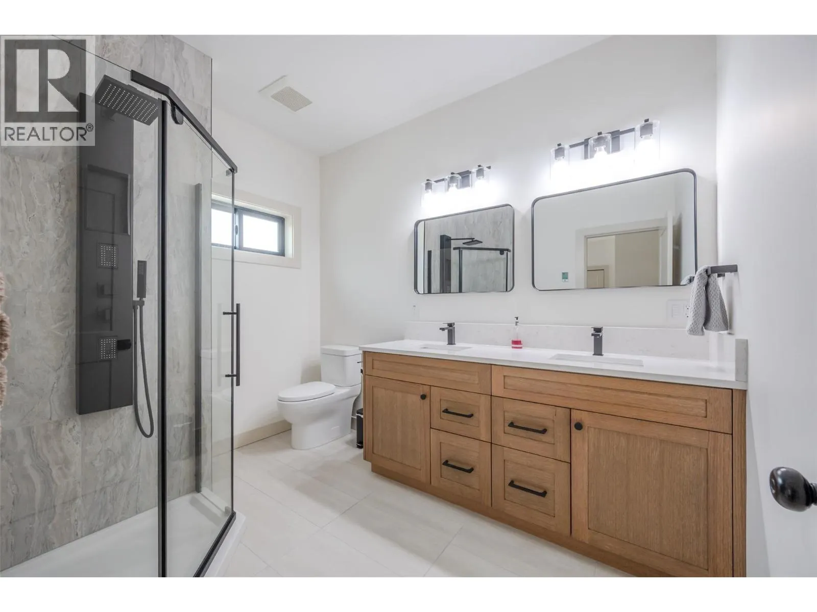 144 CLEARVIEW Crescent Unit# SL2