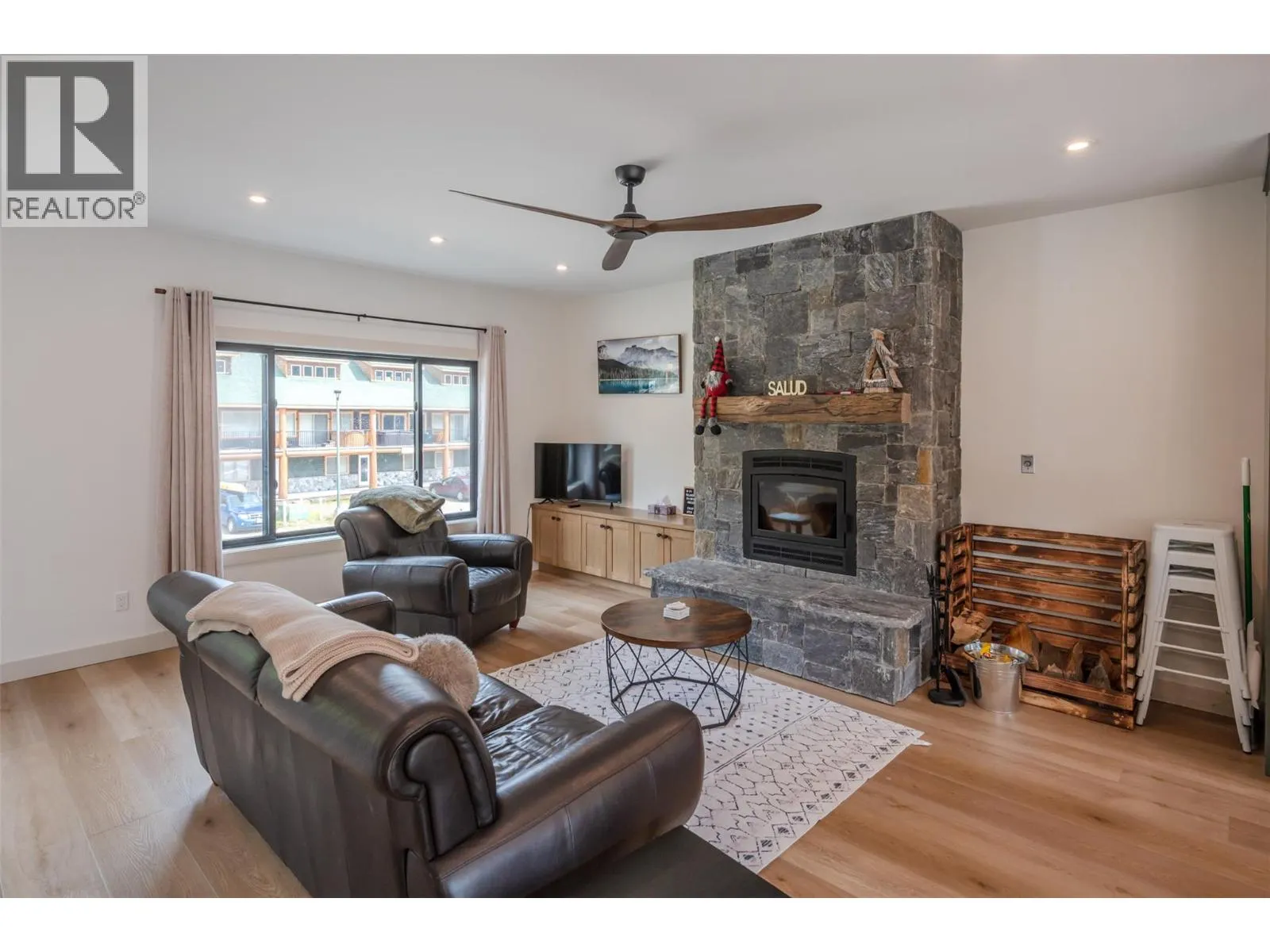 144 CLEARVIEW Crescent Unit# SL2