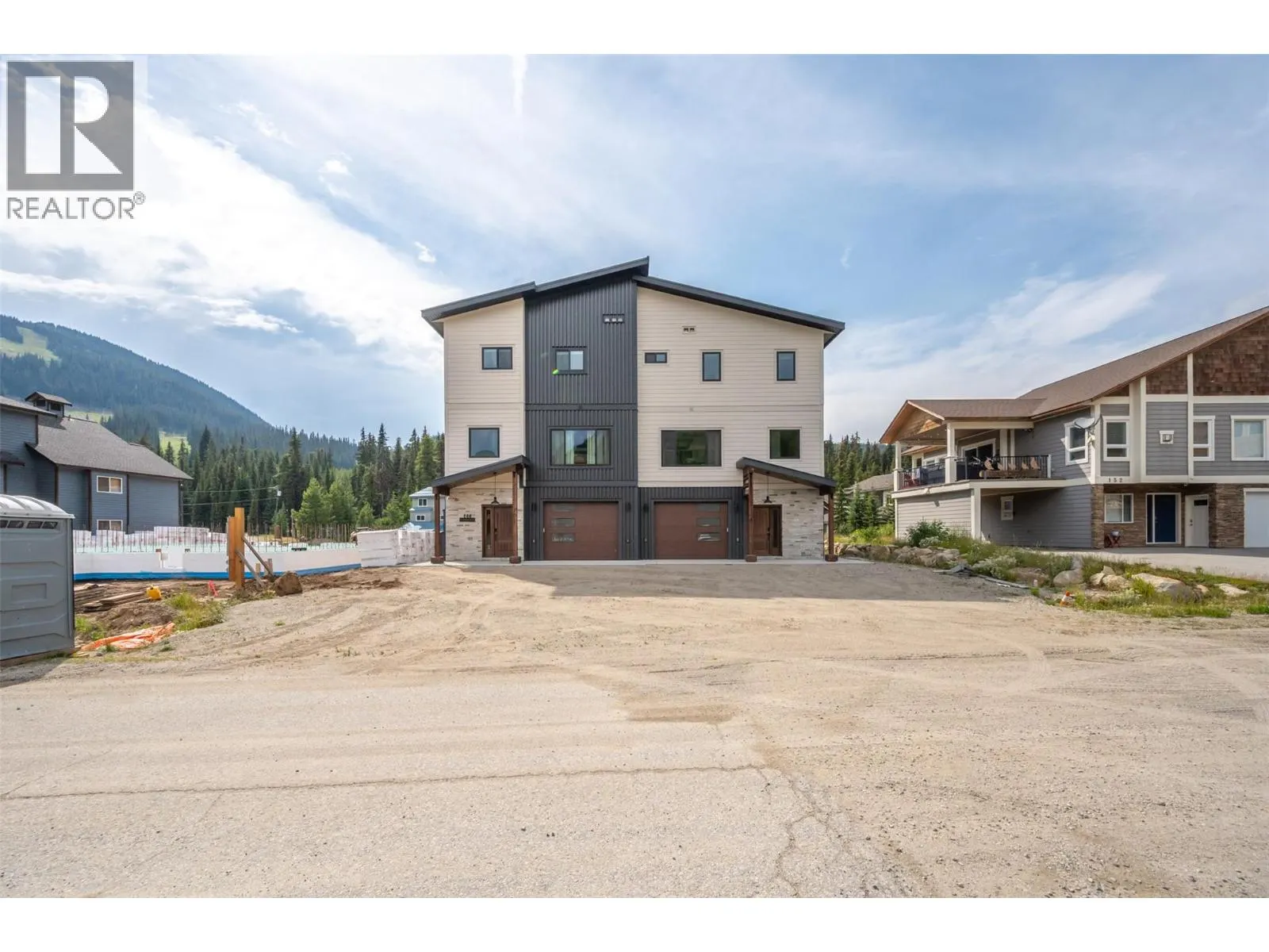 144 CLEARVIEW Crescent Unit# SL2