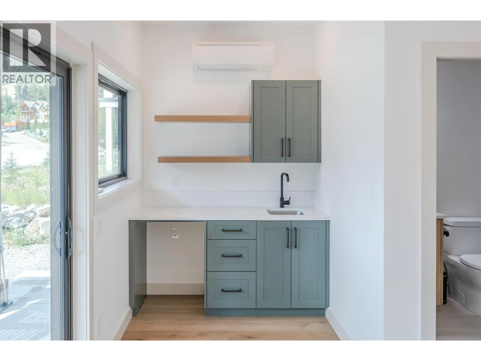 144 CLEARVIEW Crescent Unit# SL2