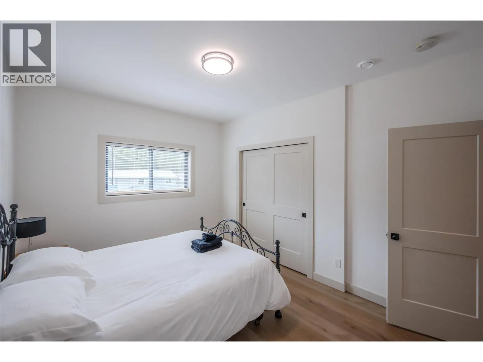 144 CLEARVIEW Crescent Unit# SL2