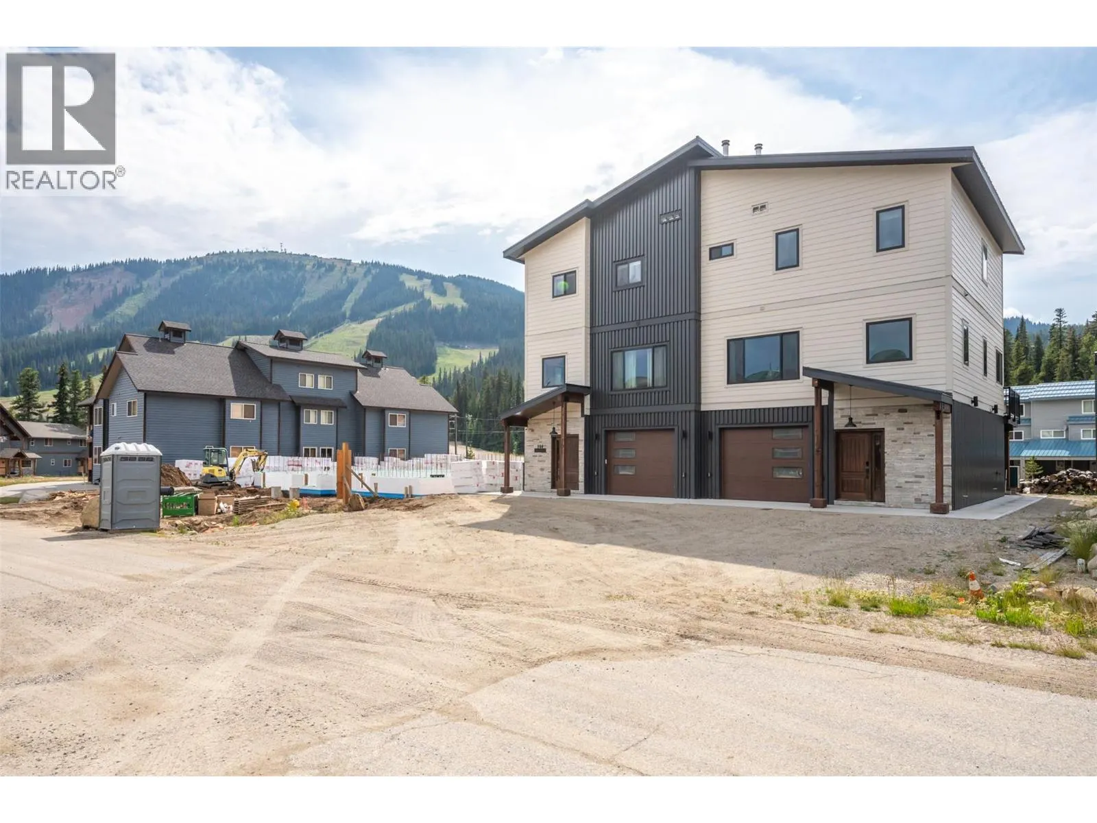 144 CLEARVIEW Crescent Unit# SL2