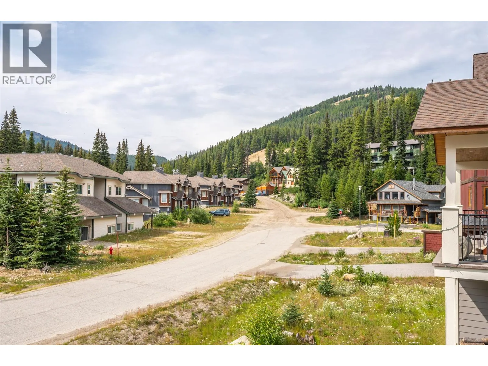 144 CLEARVIEW Crescent Unit# SL2