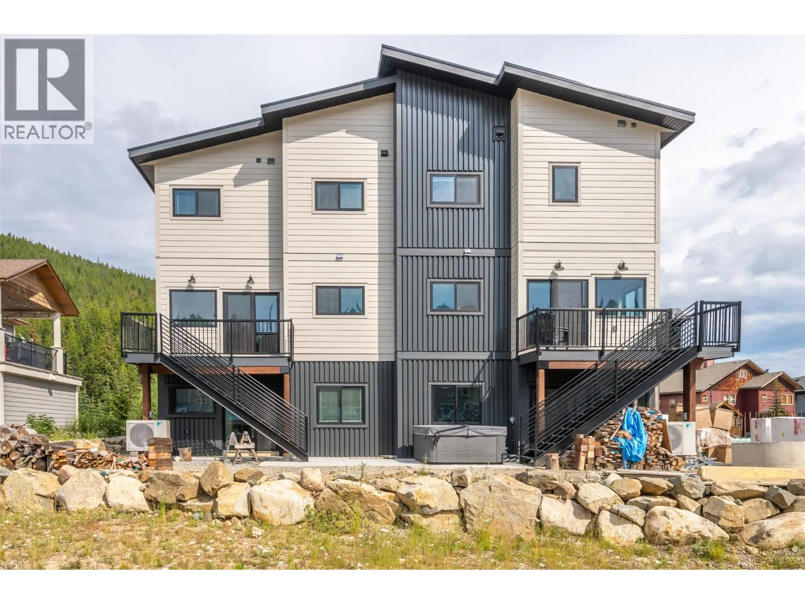 144 CLEARVIEW Crescent Unit# SL2