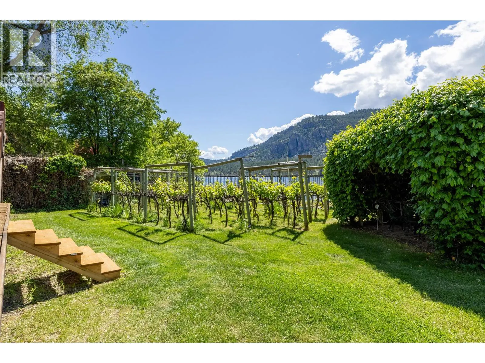 3104 Vaseux Lake Crescent