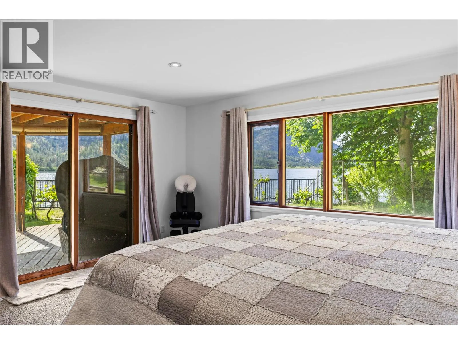 3104 Vaseux Lake Crescent