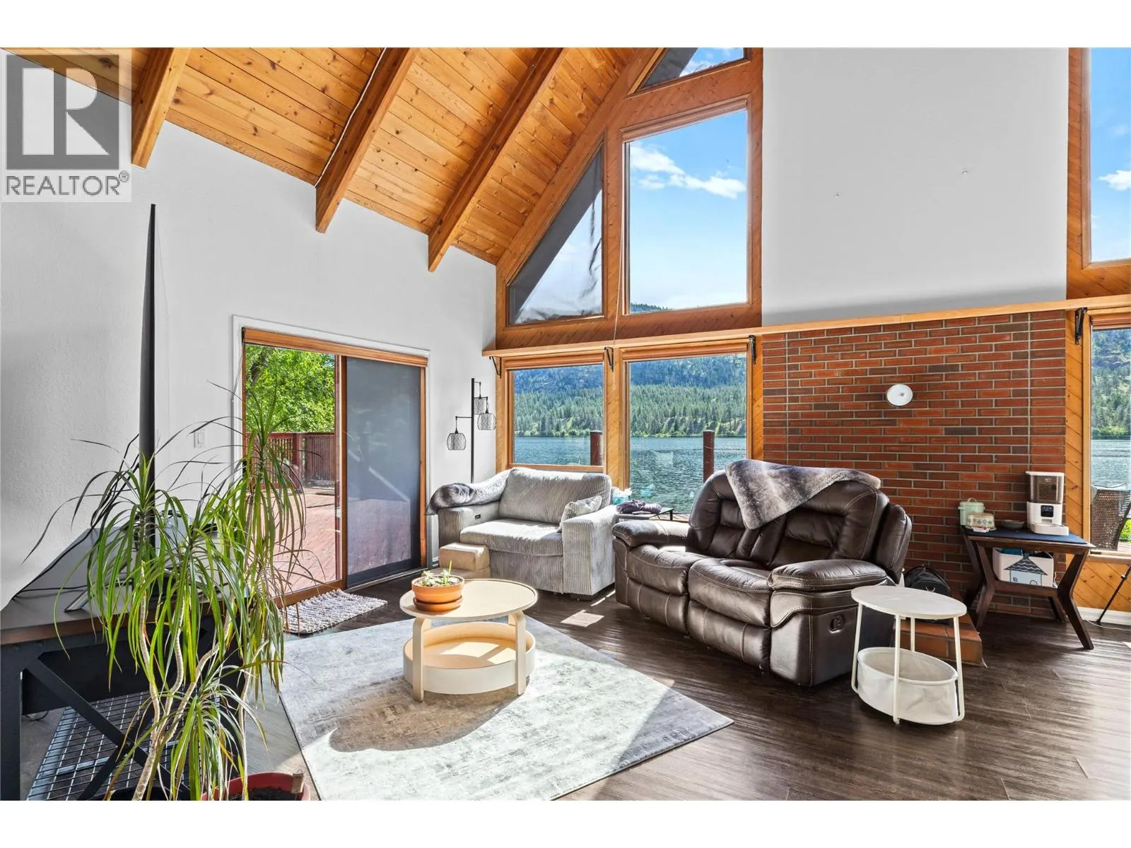 3104 Vaseux Lake Crescent