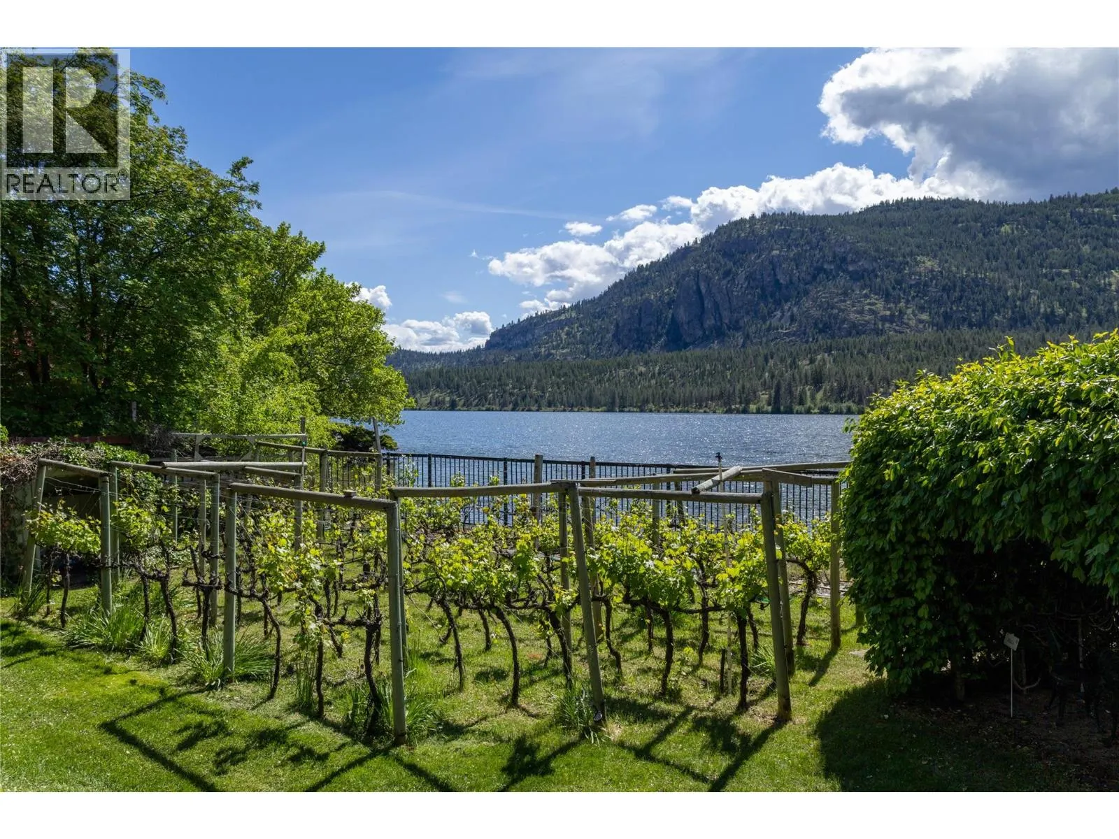 3104 Vaseux Lake Crescent