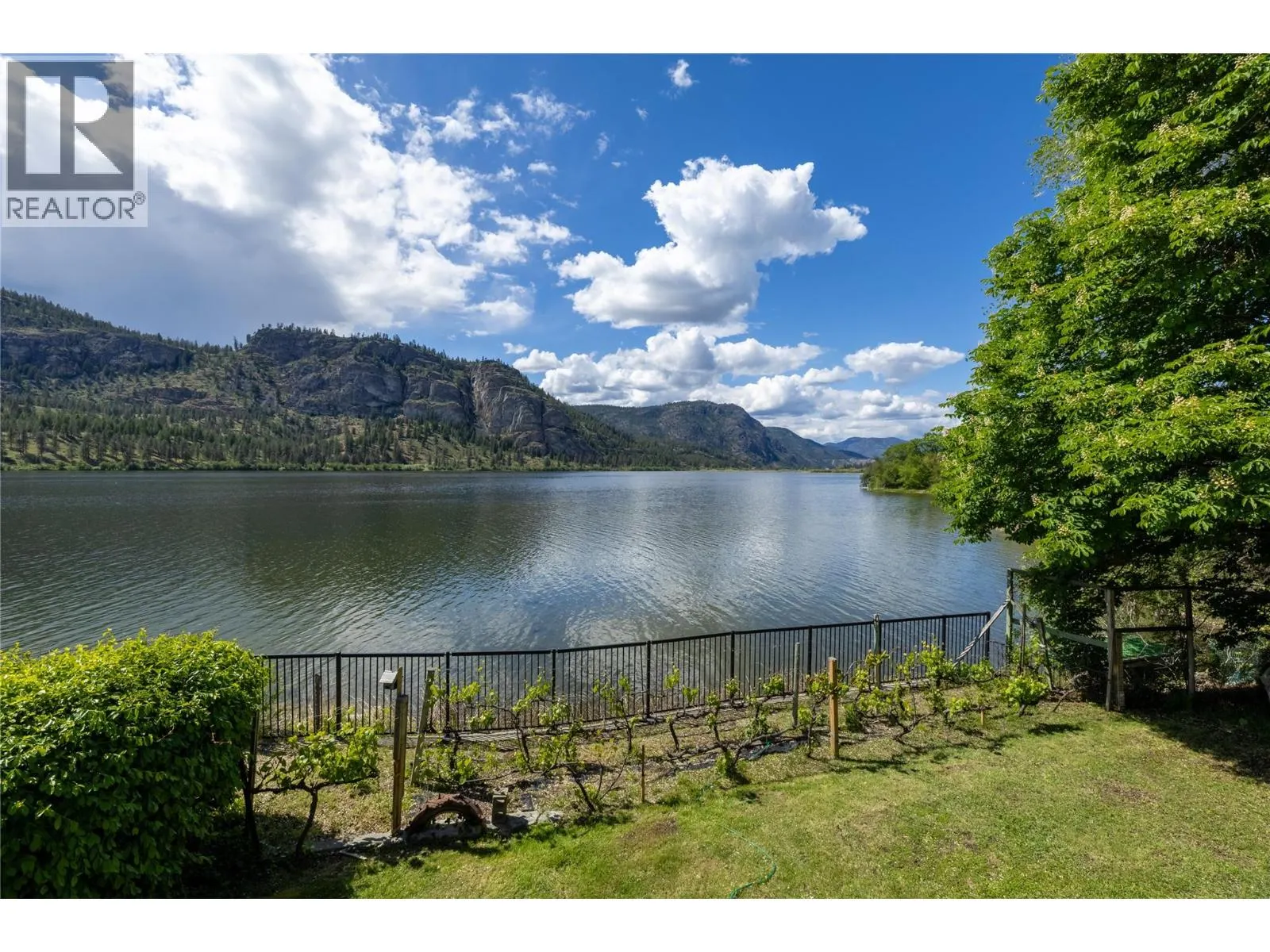 3104 Vaseux Lake Crescent
