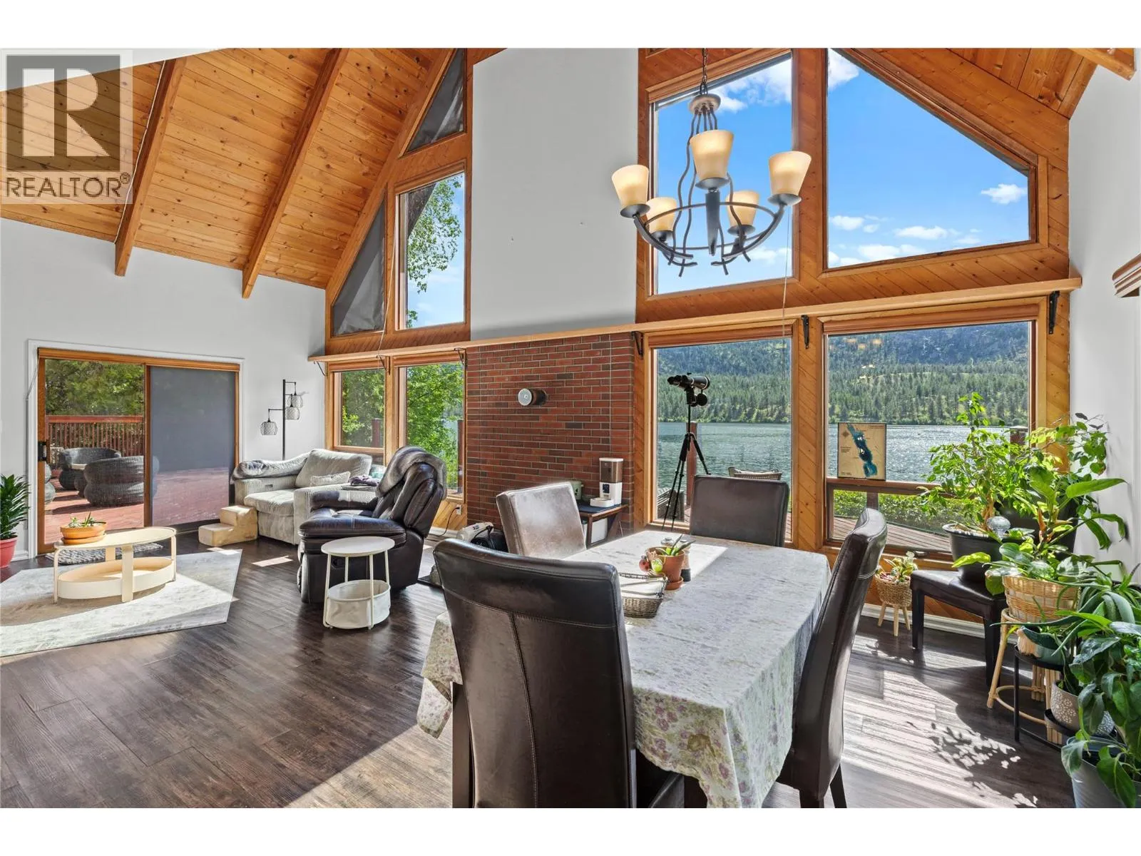 3104 Vaseux Lake Crescent