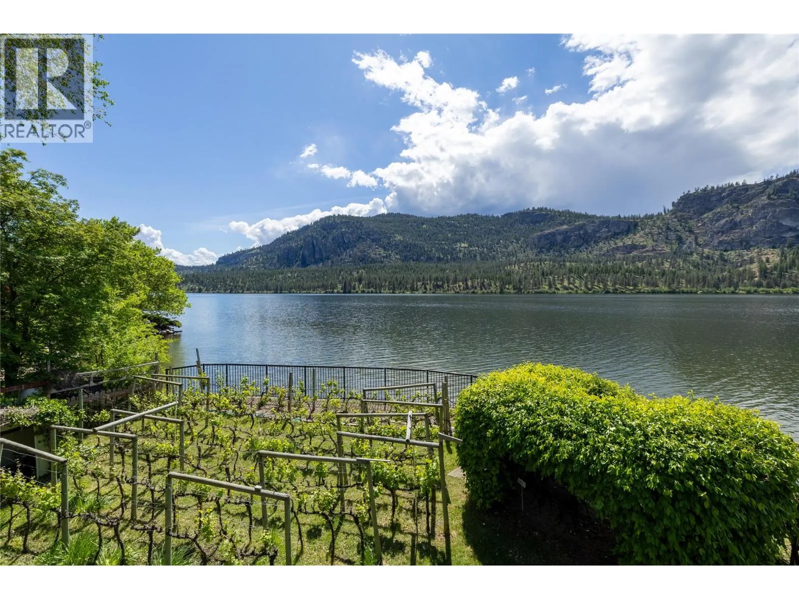 3104 Vaseux Lake Crescent