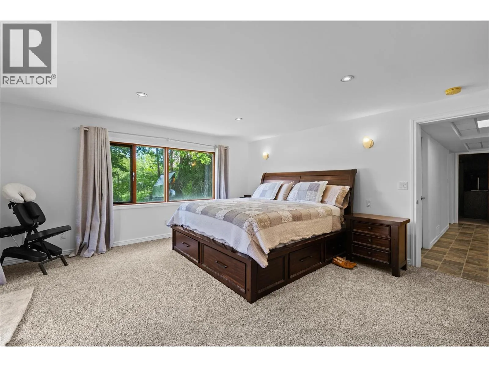 3104 Vaseux Lake Crescent