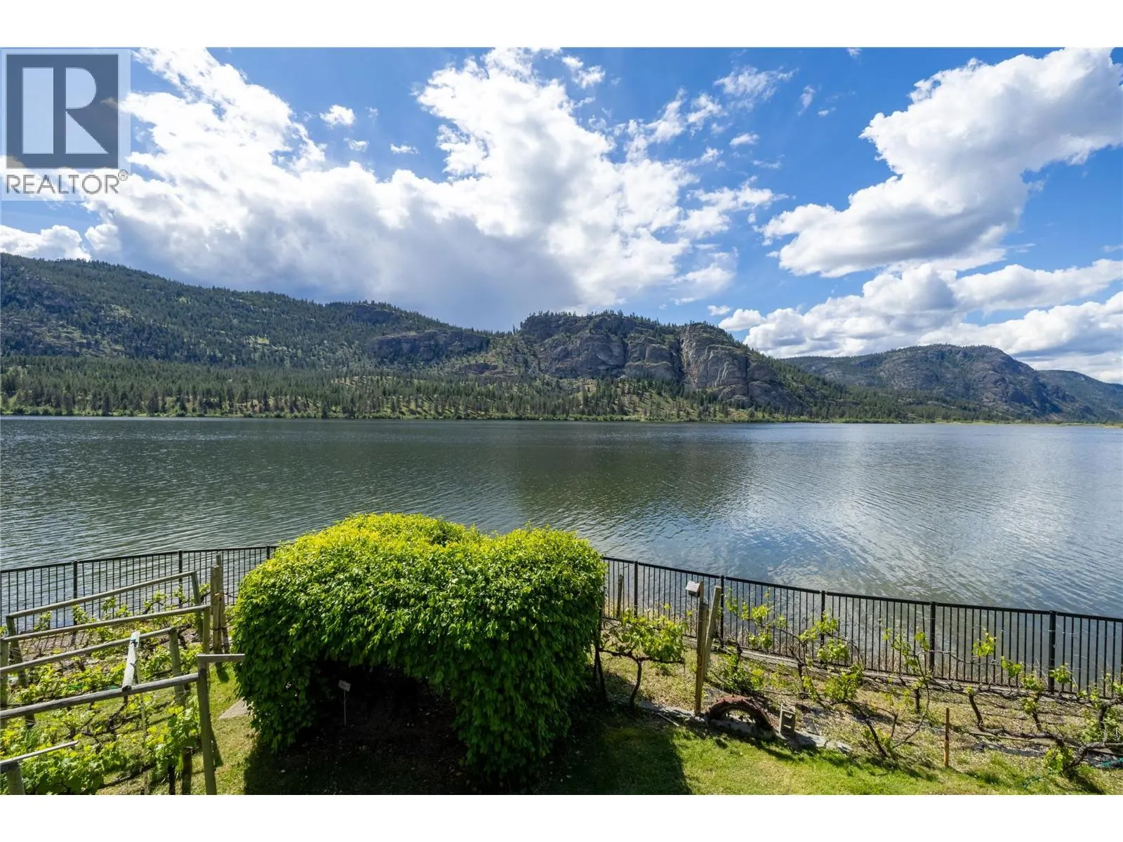 3104 Vaseux Lake Crescent