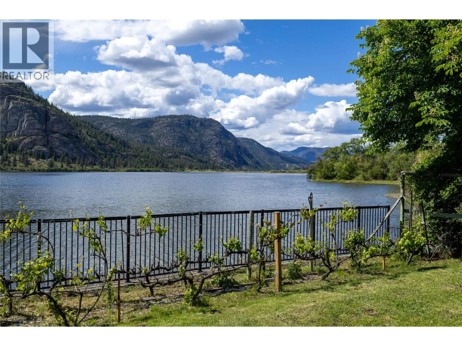 3104 Vaseux Lake Crescent